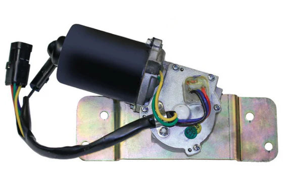 Automann 577.62310 wiper motor for Mack trucks, showing the durable electrical component with mounting brackets and wiring connection