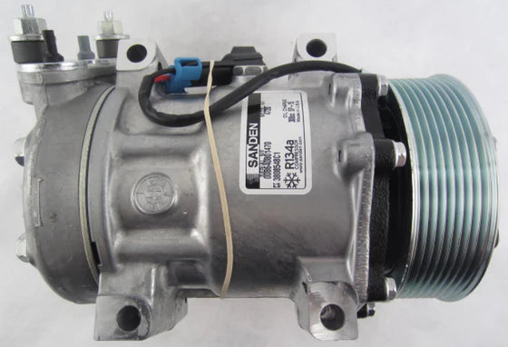 Automann 830.31036 air conditioning compressor 7H15 type, showing the metallic component with hoses and mounting points.