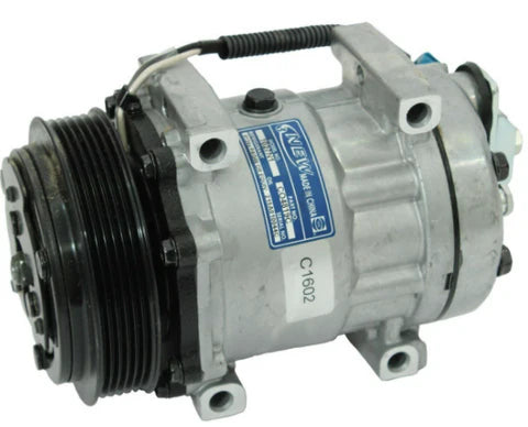 Automann 830.31062 air conditioning compressor 7H15 type, showing metallic body and pulley for vehicle air conditioning system